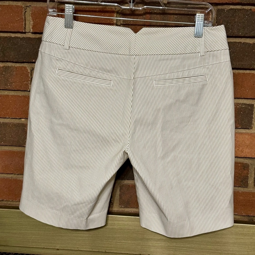 🛍️Never worn  Express Designstudio  stripped shorts Size 6